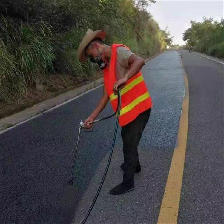 兴安 彩色防滑路面的底涂是保障路面附着力